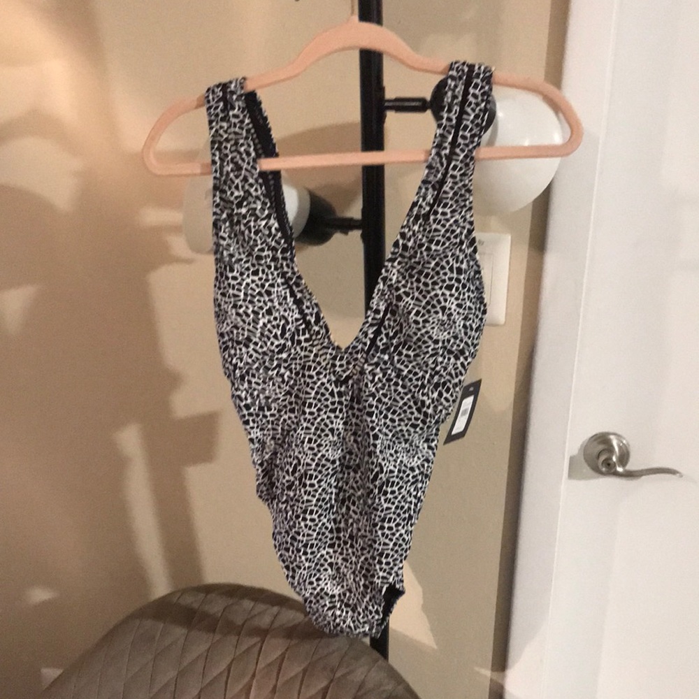 New one piece swimsuit size XS Cute